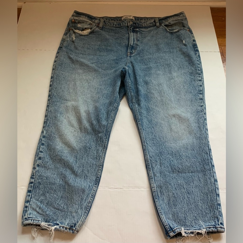 Abercrombie & Fitch Light Blue Distressed Women’s Jeans